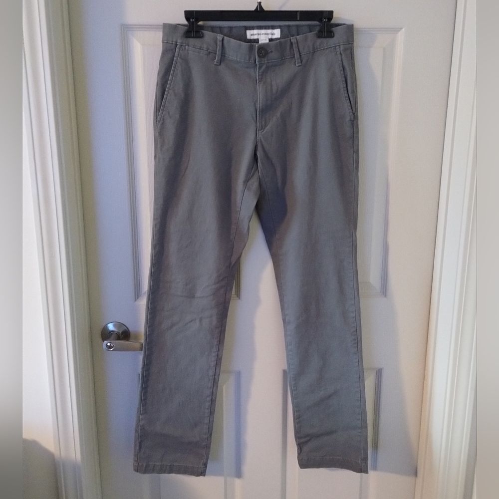 Amazon Essentials Men's Gray Slim Fit Chinos Size 30/32- Fits Like 30/31